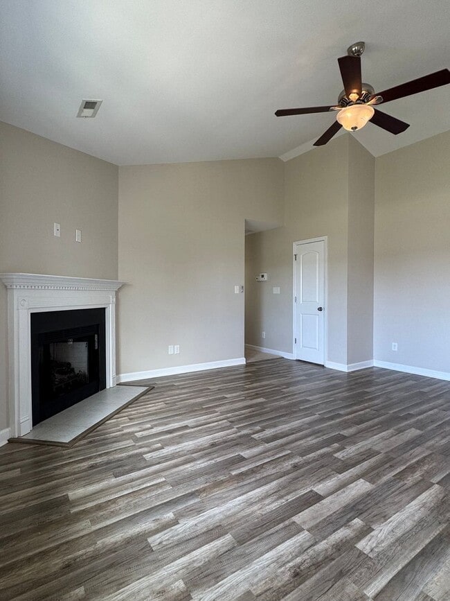 Building Photo - Sensational in Sagewood!