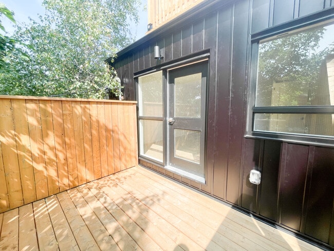 Building Photo - 474 Palmerston Blvd