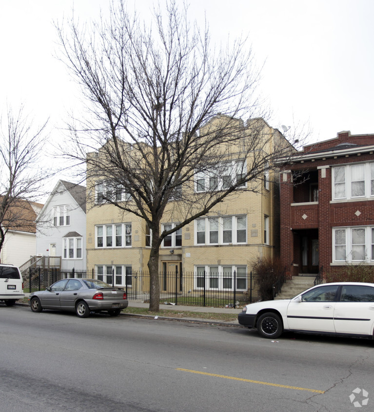 Building Photo - 2107-2109 N Kostner Ave