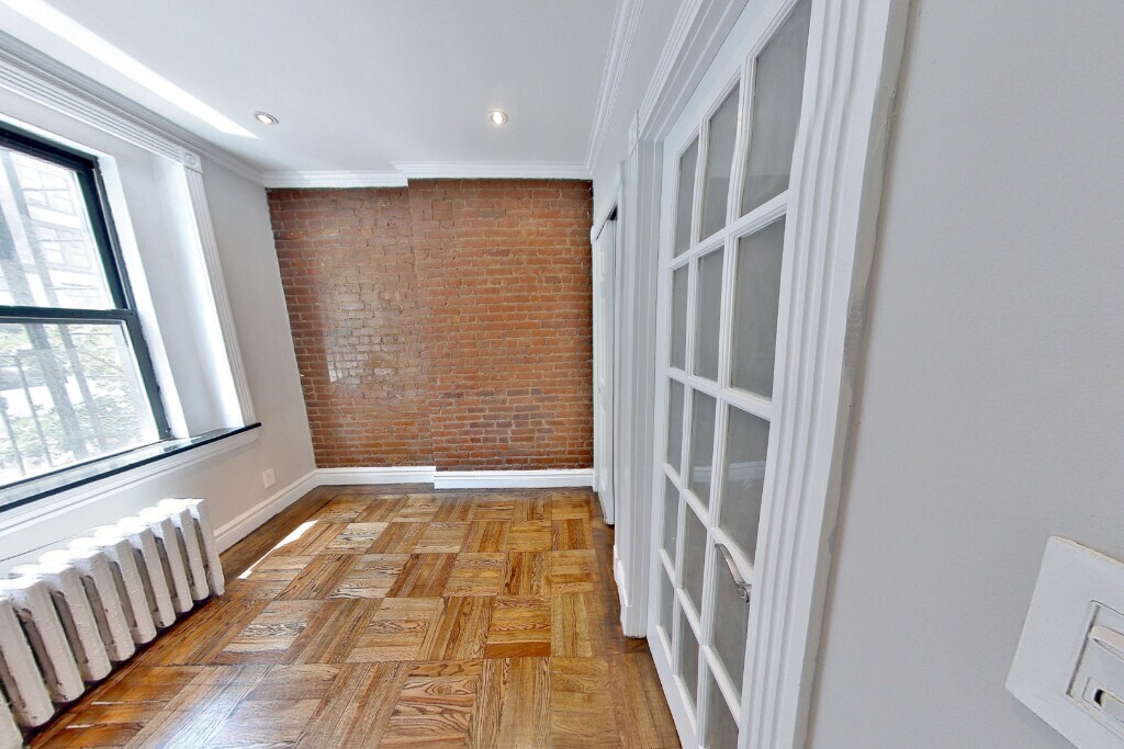 Building Photo - 219 E 23rd St