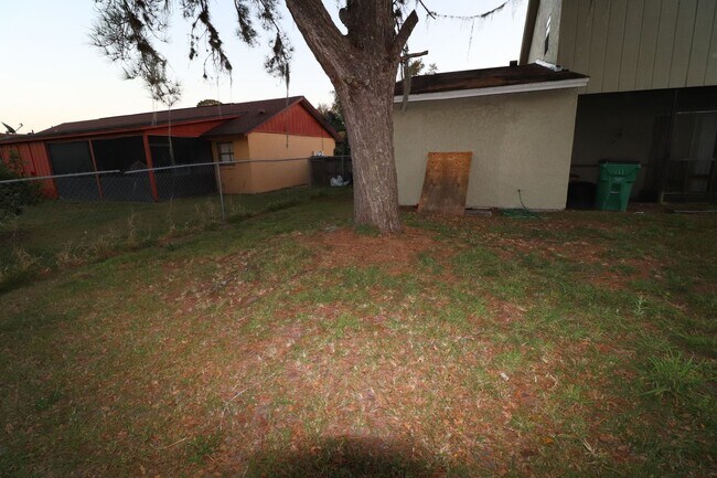 Building Photo - 727 Lucaya Dr
