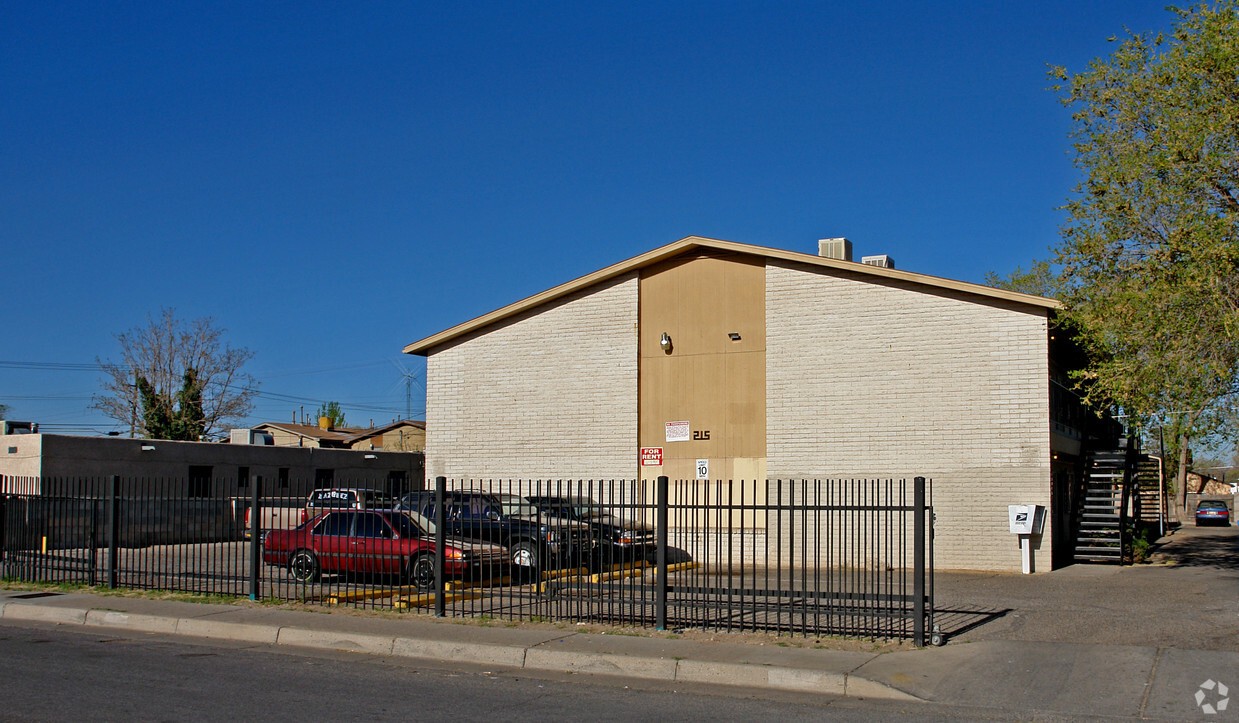 Building Photo - Wisconsin Apartments