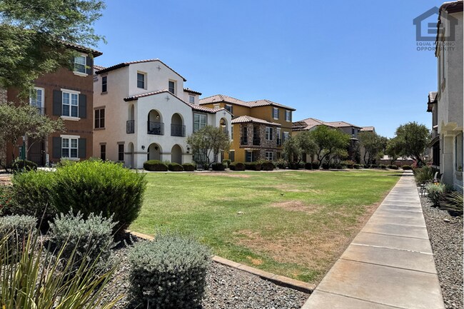 Foto del edificio - 3Bed/2.5Bath Three-Story Townhouse in Vistancia! Ready for Immediate Move-In! – 2 CAR GARAGE!