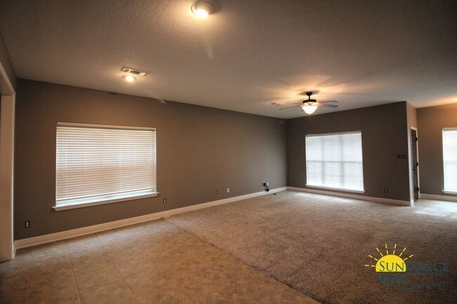 Building Photo - Gorgeous 4 Bedroom Home in Soundside Moorings