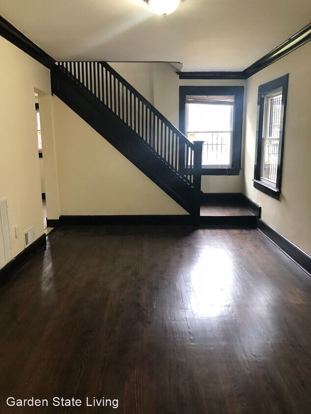Primary Photo - 4 br, 2 bath House - 162 Columbia Avenue