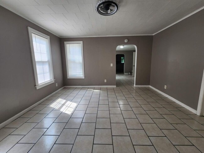 Building Photo - Single Family Home