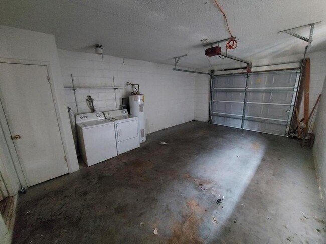 Building Photo - 2328 Atrium Cir