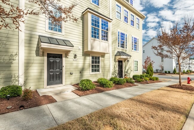 Building Photo - Available Now! Gorgeous, Like New 4 Bed, 4...