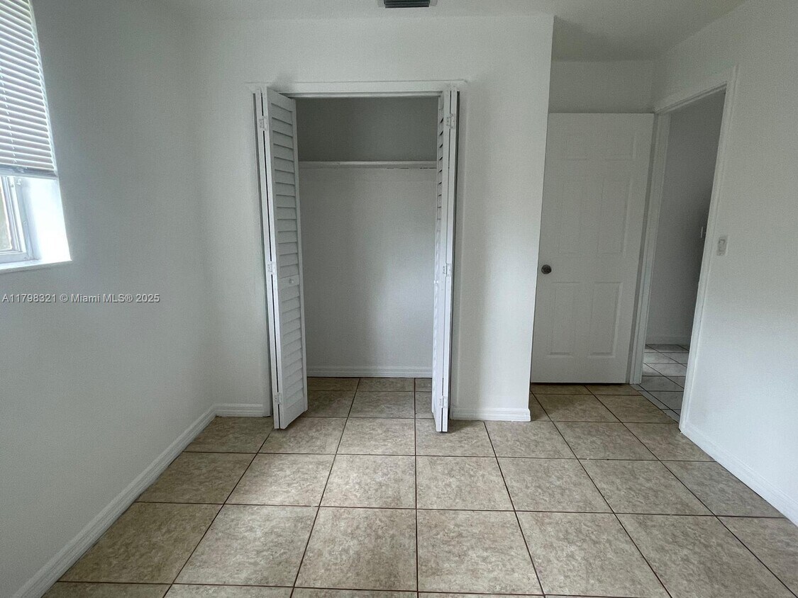 Foto principal - 4420 NW 60th St