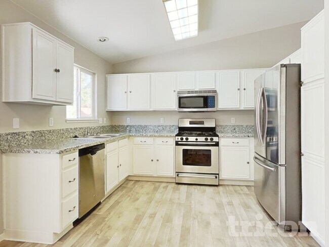 Building Photo - 7369 Dali Ct