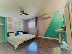 Building Photo - 706 E Stuart St