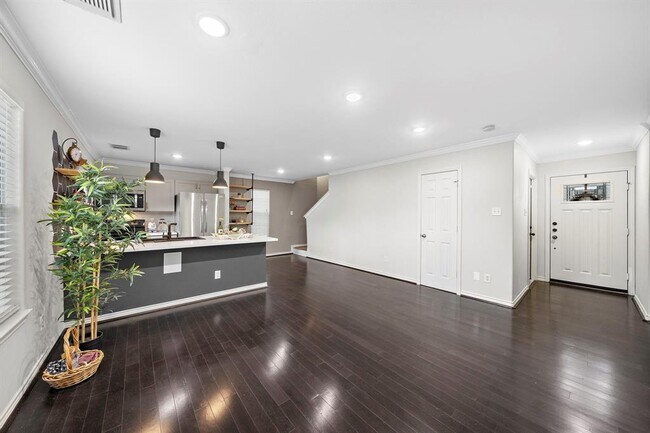 Building Photo - 9623 Elmview Pl