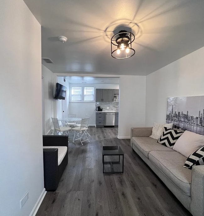 Building Photo - 4358 N Oak Park Ave