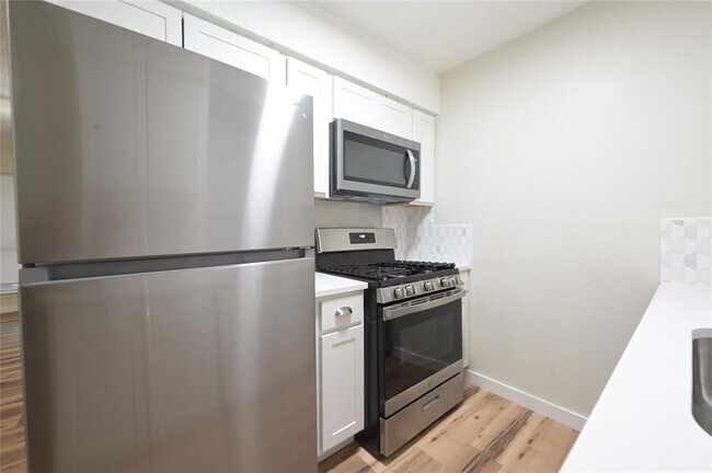 Foto del edificio - 1200 Matthews Ln