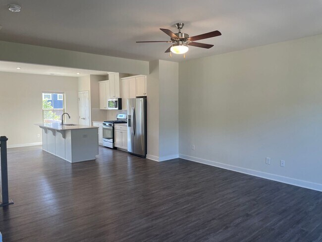 Foto del edificio - Luxury 3BR Townhome in Langtree- Modern Finishes & Prime Location!