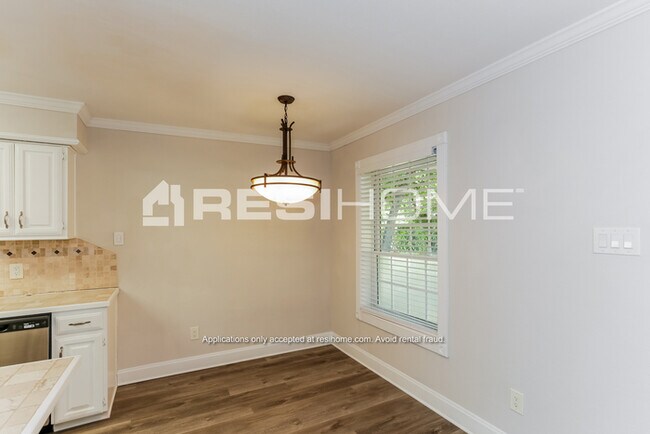 Building Photo - 802 Sandalwood Lane