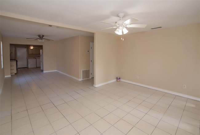 Building Photo - 1109 N Ejido Ave