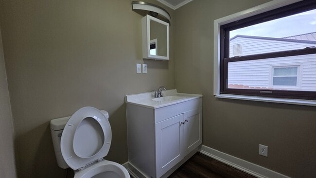 Building Photo - Totally Renovated House Now For Lease