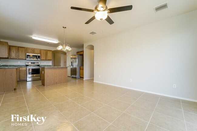 Building Photo - 2046 Silver Grass Pl