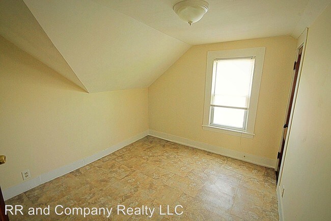 Building Photo - 214-216-216 Oak Grove Ave
