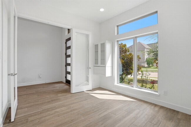 Building Photo - 2202 Mallow Ln