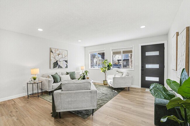 Foto del edificio - Remodeled 3-Bedroom Home with Private Yard & 2-Car Garage in Berkeley