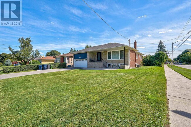 Building Photo - 215 Searle Ave
