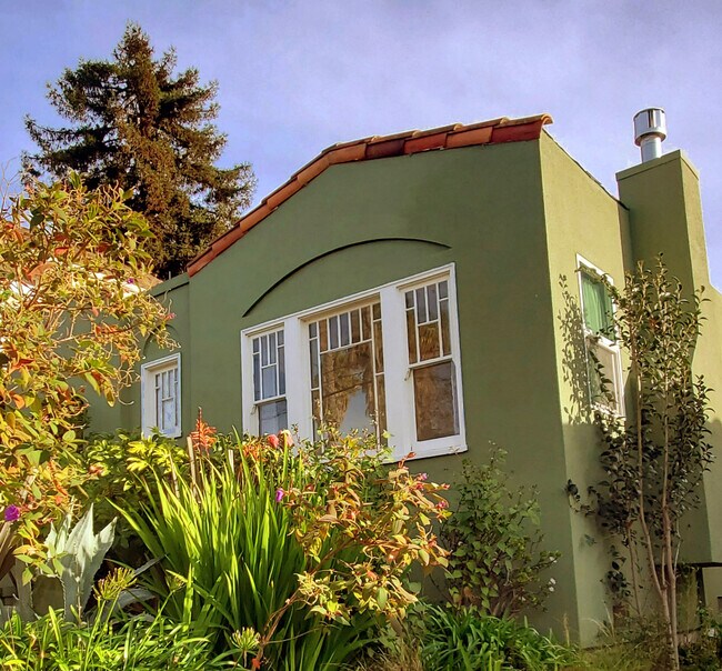 Foto del edificio - 806 Vincente Ave