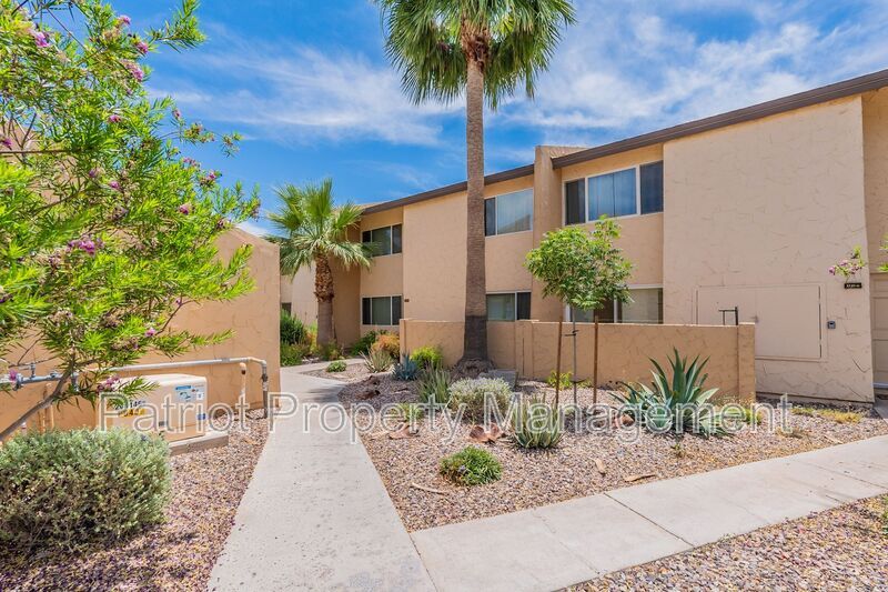 Primary Photo - 8055 E Thomas Rd