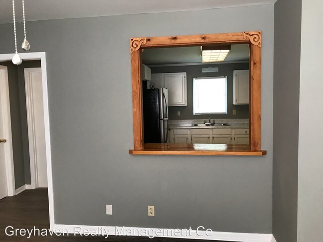 Building Photo - 405 Red Oak Dr