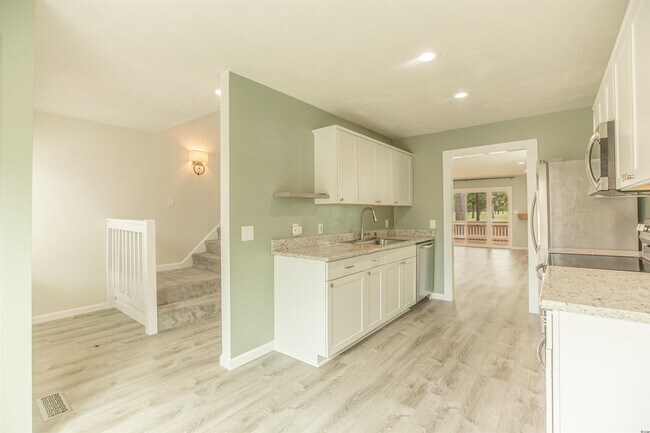Building Photo - 3980 Fairway Lakes Dr