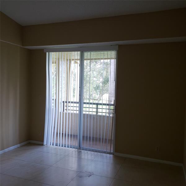 Foto del edificio - 921 Lyons Rd