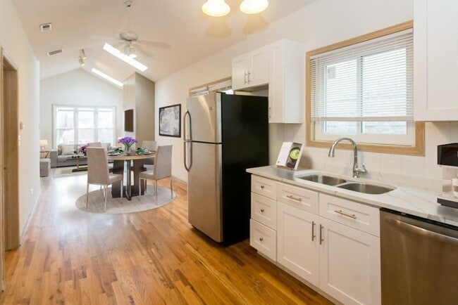 Photo - 1443 W Walton St Apartment