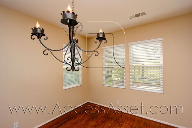 Foto del edificio - Beautiful 4 Bed/2.5 Bath Home With Golf Co...