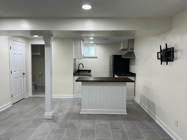 Photo - 8406 Spruce Hill Dr House
