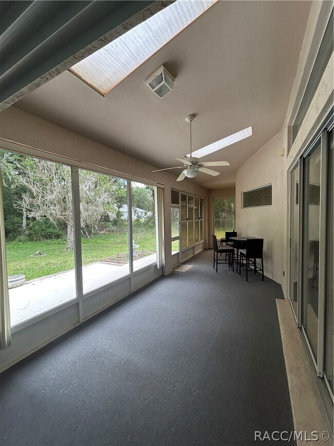 Foto del edificio - 2675 N Canterbury Lake Dr