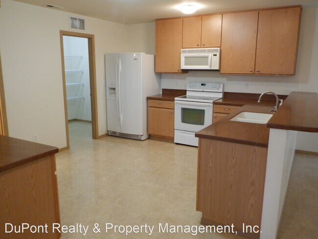 Building Photo - 3 br, 2.5 bath House - 1722 Cadborough Lane