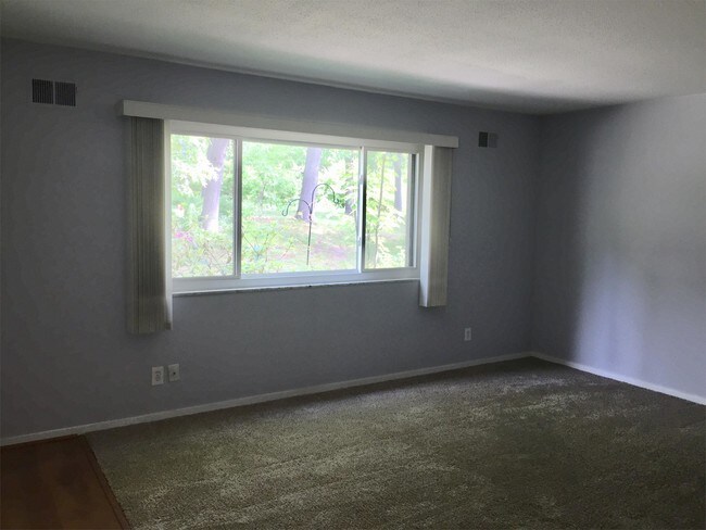 Building Photo - 5615 Goodhue Dr