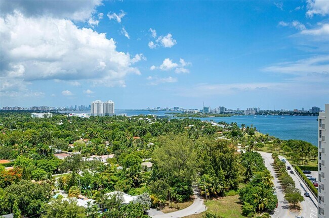 Foto del edificio - 780 NE 69th St