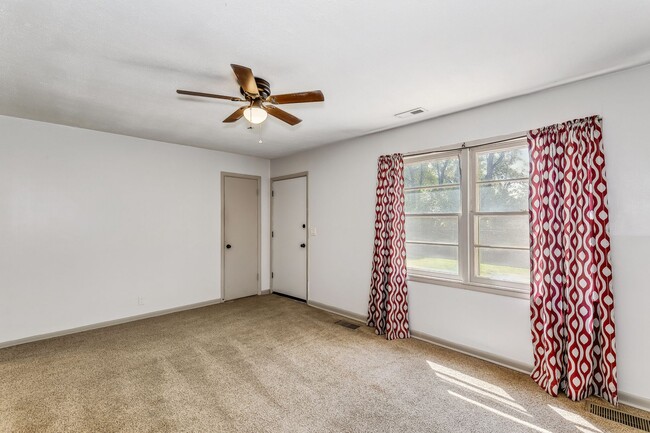 Building Photo - Beautifully Remodeled 3 bedroom/ 1 bath home!