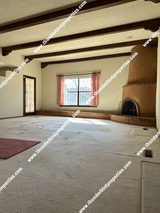 Building Photo - Great NE Heights 4 bedroom home with a pool