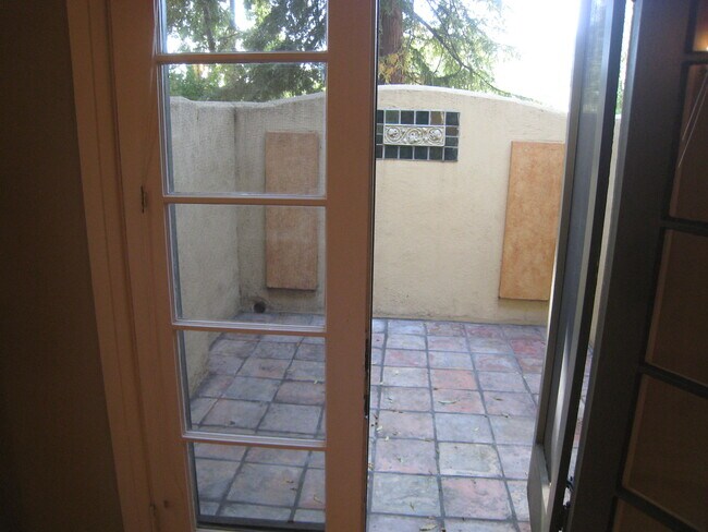 Foto del edificio - 1540 N Lake Ave