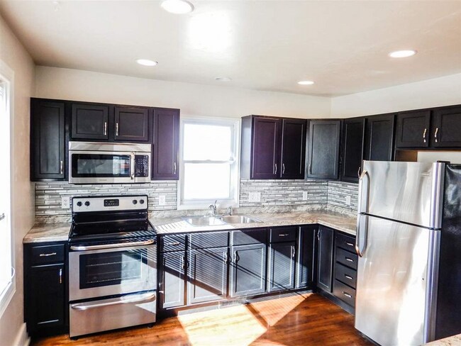 Foto del edificio - 219 Cherry Ave