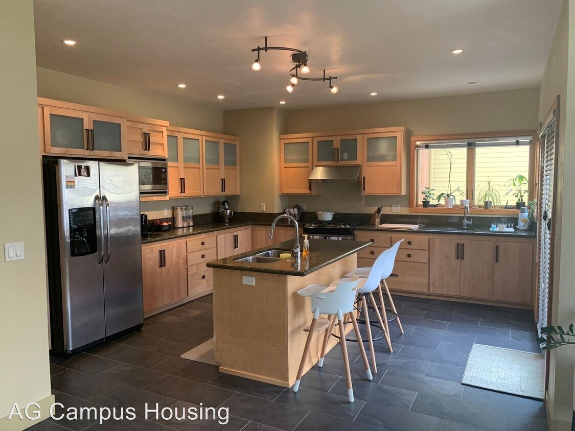Foto principal - 2844-2854 Lord Byron Pl