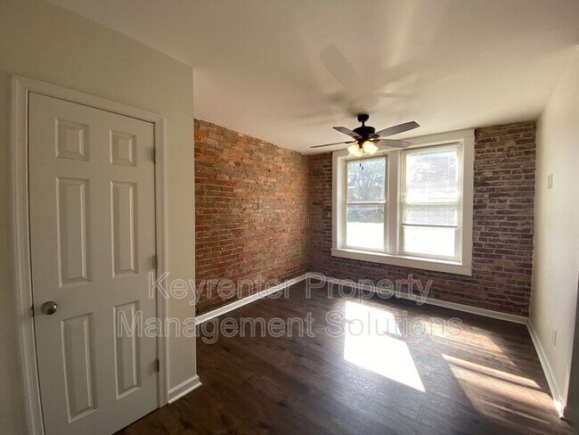 Foto del edificio - 253 N Augusta Ave