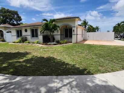 Foto principal - 3301 NW 191st St