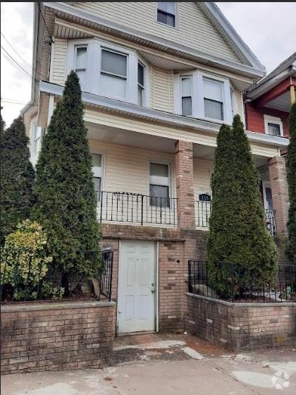 Building Photo - 135 Ege Ave