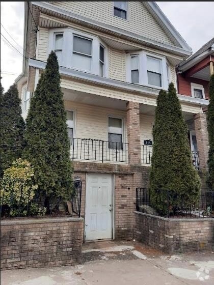 Building Photo - 135 Ege Ave