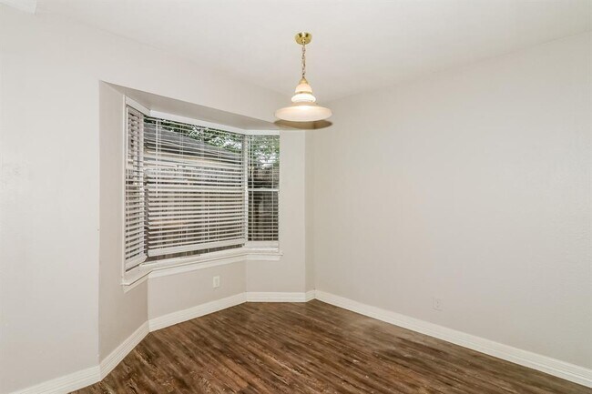 Foto del edificio - 15631 Cascade Point Dr