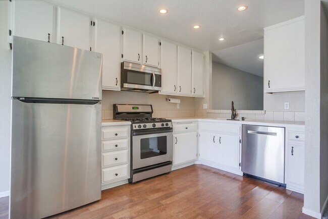 Building Photo - Amazing ocean views in this gorgeous Carls...